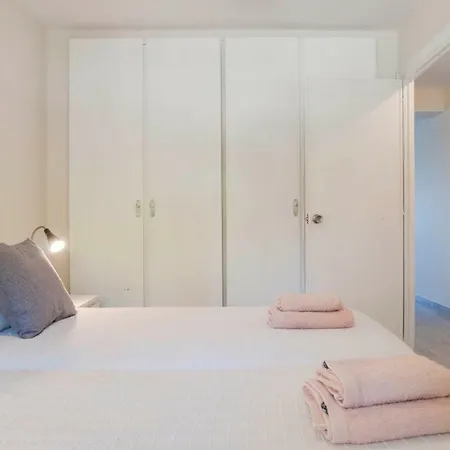 Eden Roc Beachfront Apartment