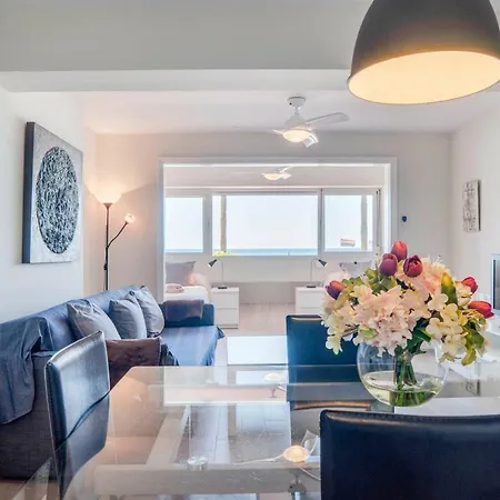 Apartment Eden Roc Beachfront